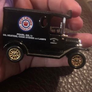 1927 PEARL OIL VAN RED CROWN GASOLINE ST